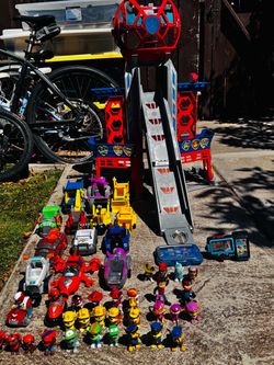$20 OBO vehicles $20 obo   Lot of paw patrol characters, vehicles and the Look out Tower from the paw patrol movie