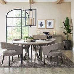 ROUND DINING TABLE 