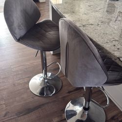2 Bar Stools