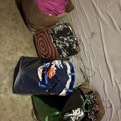 6 Bags Of Women’s Clothes 