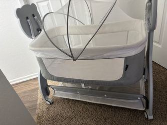Compact Portable Baby Bassinet w/ Wheels & Net 👶