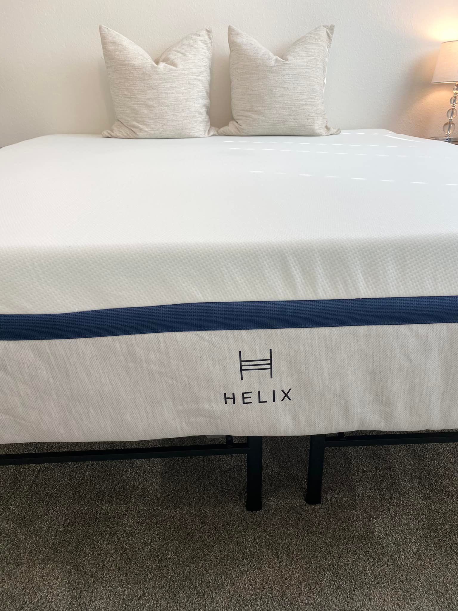 Helix Midnight, Queen, Cover: GlacioTex Pillow Top, Top Layer: Standard Layer Like New, Perfect Condition