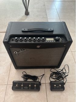 Fender Mustang 3 guitar amp w/ pedals