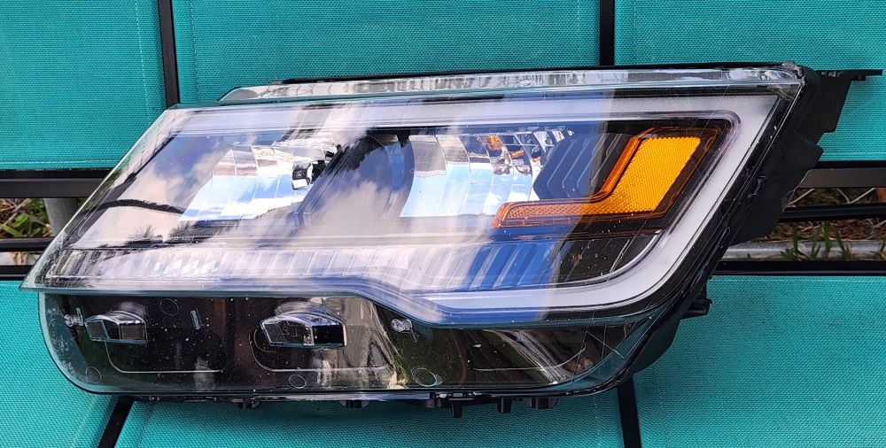 Ford Explorer Headlamp 2016-18 Left Side OEM LED 