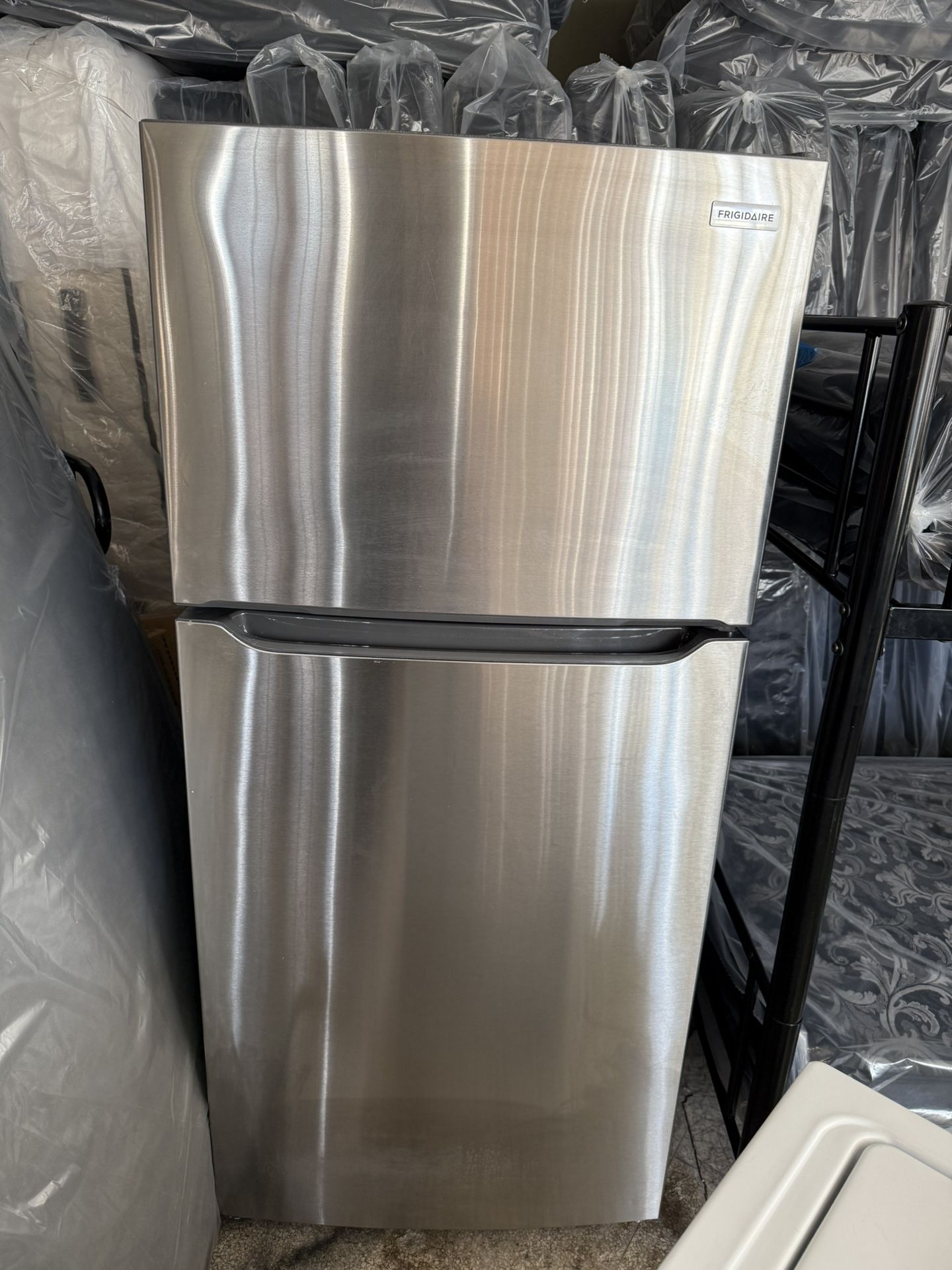 FRIGIDAIRE STAINLESS STEEL REFRIGERATOR
