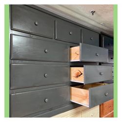 9 drawers dresser / Nine drawers dresser