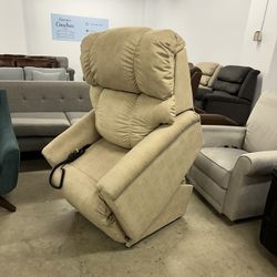 New La-Z-Boy Lift Chair - Delivery And Financing Available 