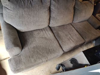 8ft couch (free delivery)