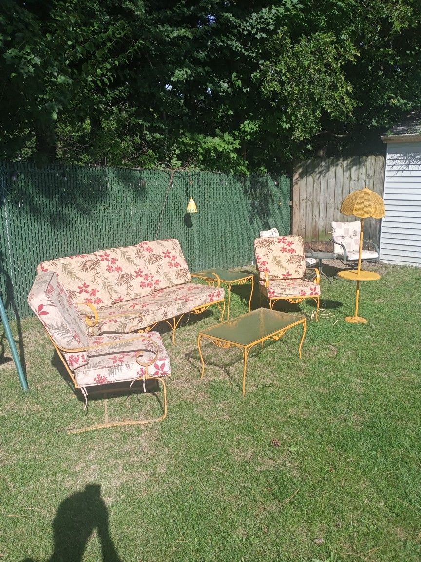 6 Wrought Iron Patio Set Never Been Outside Been In Enclosed Porch Great Shape