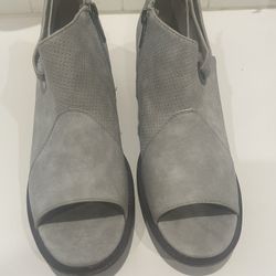 Cloudwalkers Gray Suede Peep Booties, Size 9.5w