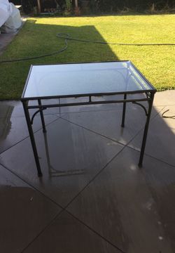 Outdoor aluminum table