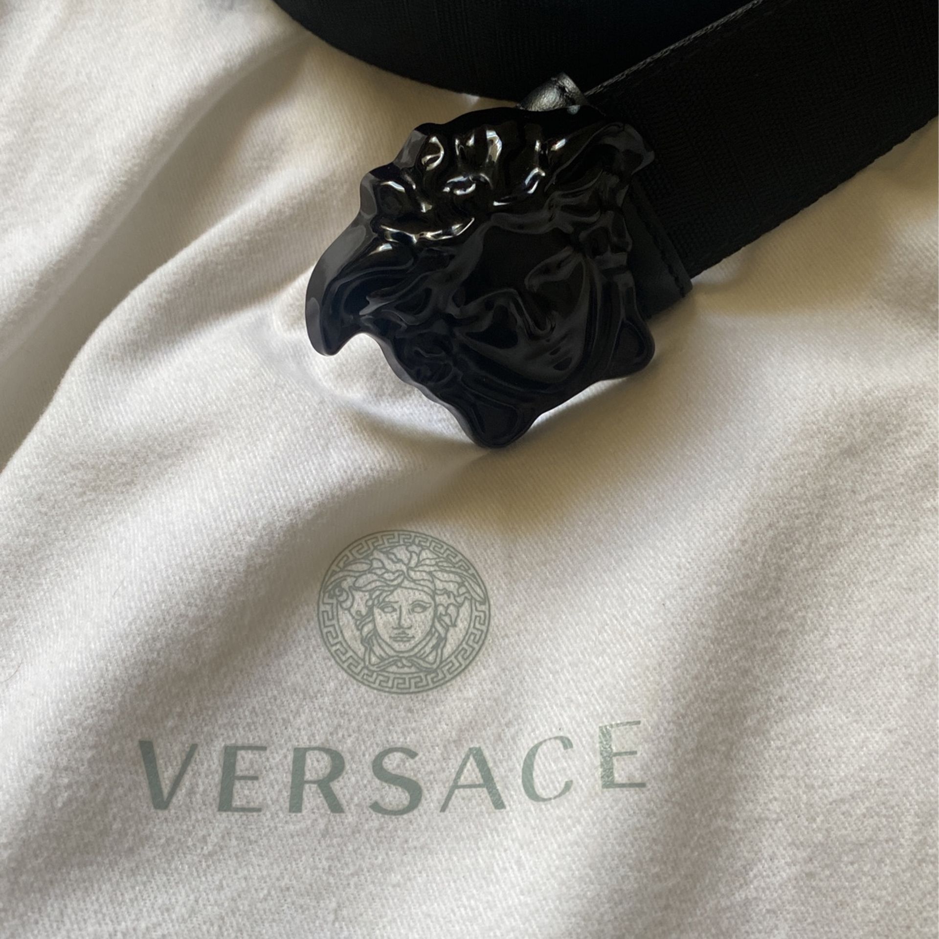 Mens Versace Belt With Bag Size 85/34 Fits A Size 27/30 Waist Want 240$ Money Talks Pick Upp Only Only 