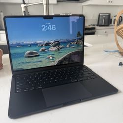 MacBook Air 2022 M2 13” 16GB RAM Midnight