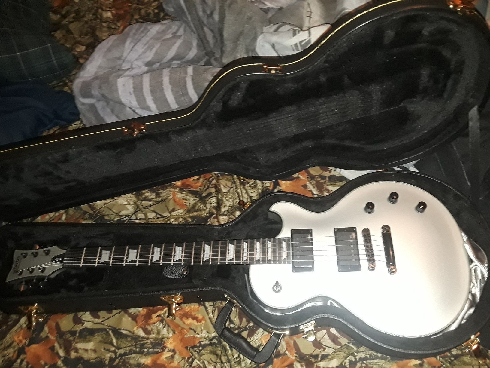 schecter solo II platinum with case and extras plus a randall rg80 amplifier