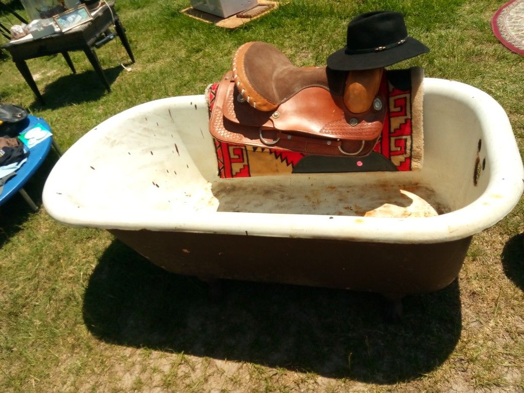 Antique tub