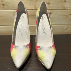 BNWOT Alice & Olivia watercolor patent leather pumps size 35 1/2