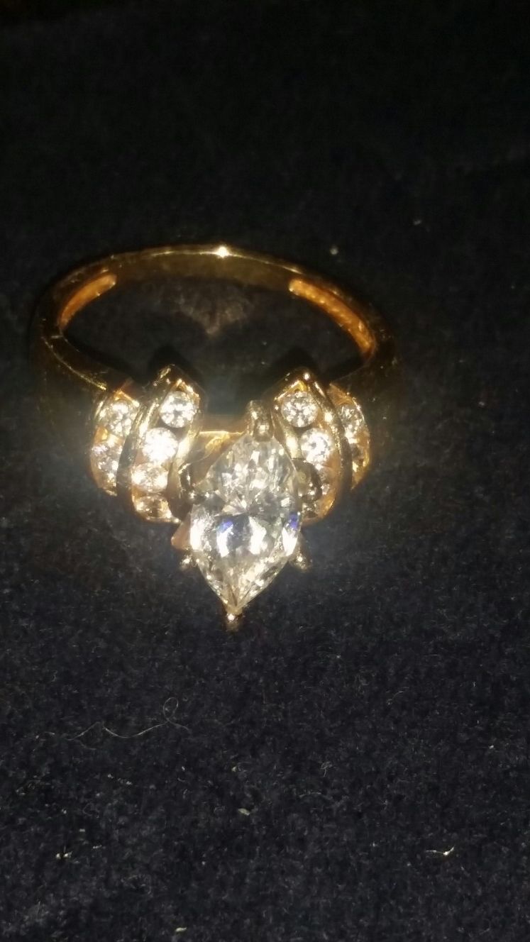 New never wore size 8 2 carat cubic zirconia ring beautiful RING ONLY pickup location is 107th & Lower Buckeye Make Offer