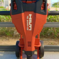 45 Pound Hilty Hammer TE 2000 Battery