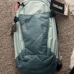Woman’s Camelbak M.U.L.E. 100 oz