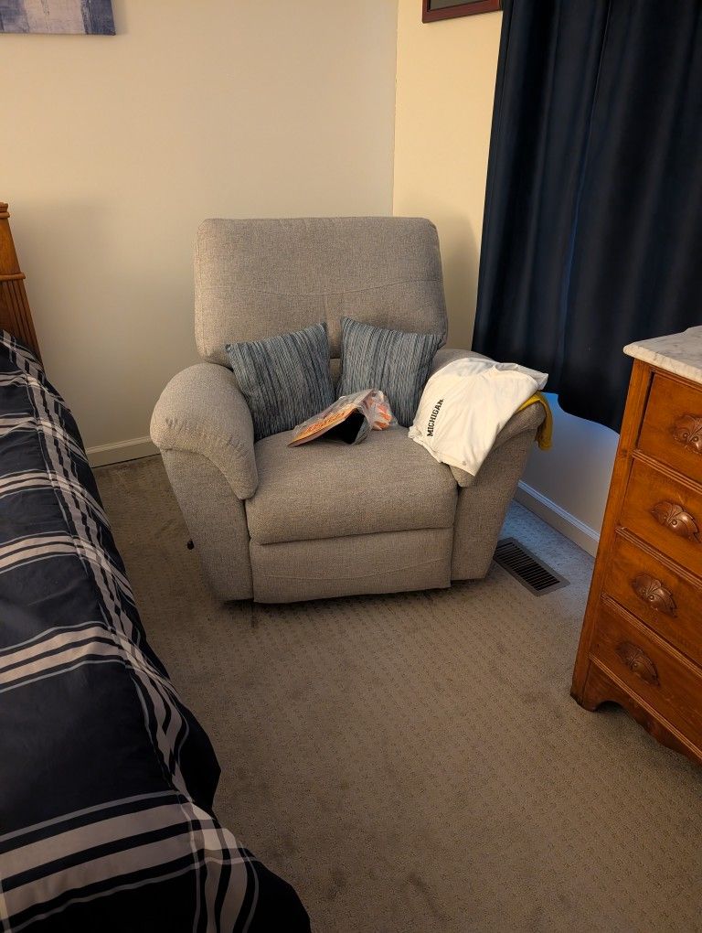 Lazy boy recliner (Manual)