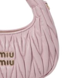 metal logo with engraved lettering, zipper closure, soft sheepskin leather, Hobo bag, single - shoulder/cross - body/handheld bag, (42)43