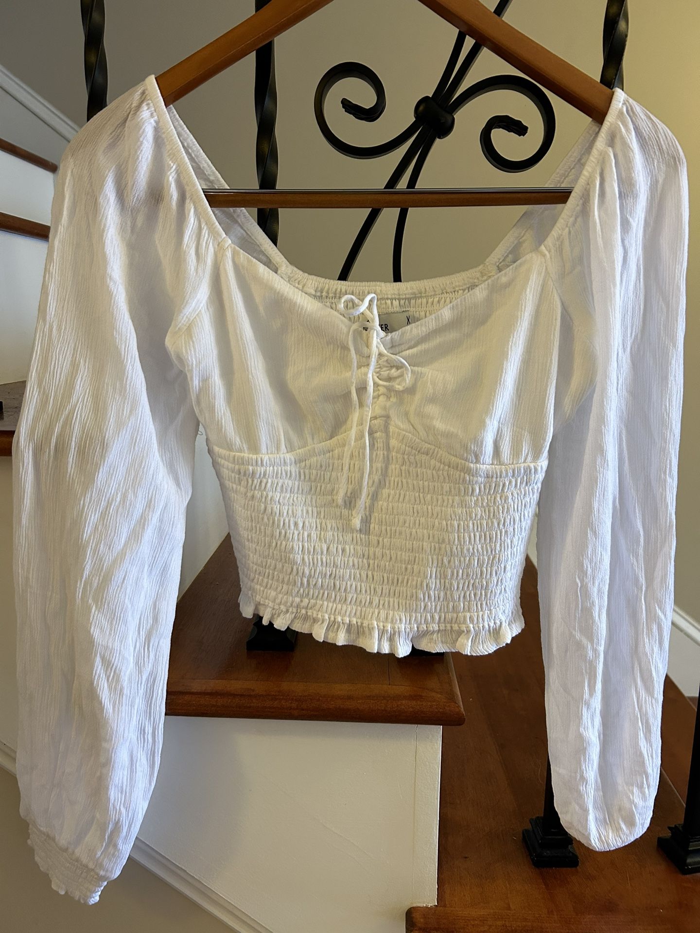 Hollister White Shirt Long Sleeve Crop Top Womens Size XS Blouse
