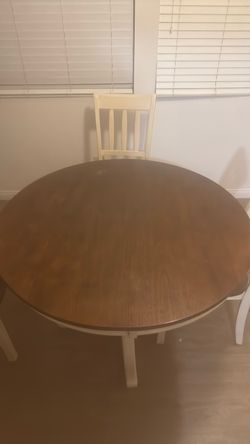 Dining table + 4 chairs