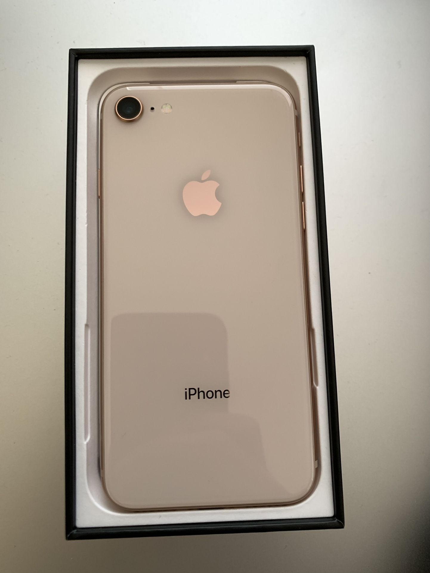 Iphone 8 Gold 64GB ANY CARRIER Cell phones & Accessories