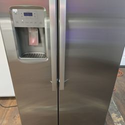 GE NEW FRIDGE  NEVER USED 