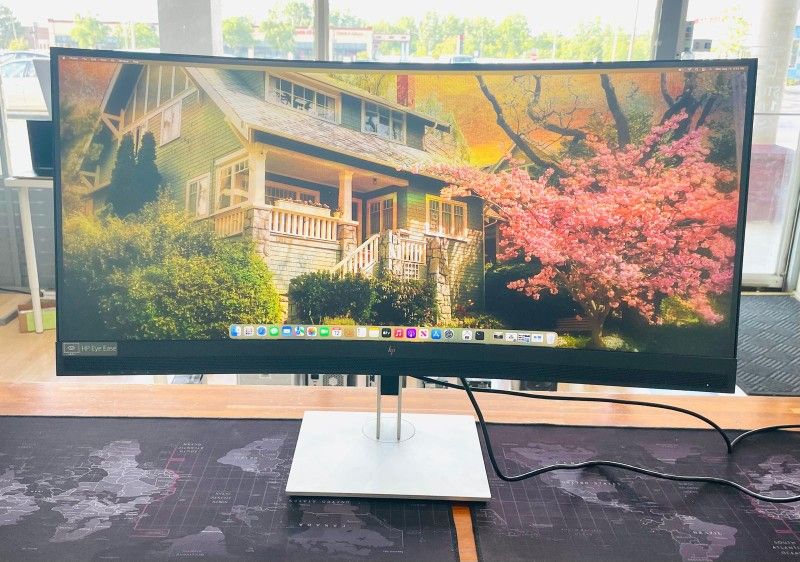 HP 34” E34m G4 WQHD (3440 x 1440) Curved USB C Conferencing Monitor Built in WebCam//Speaker