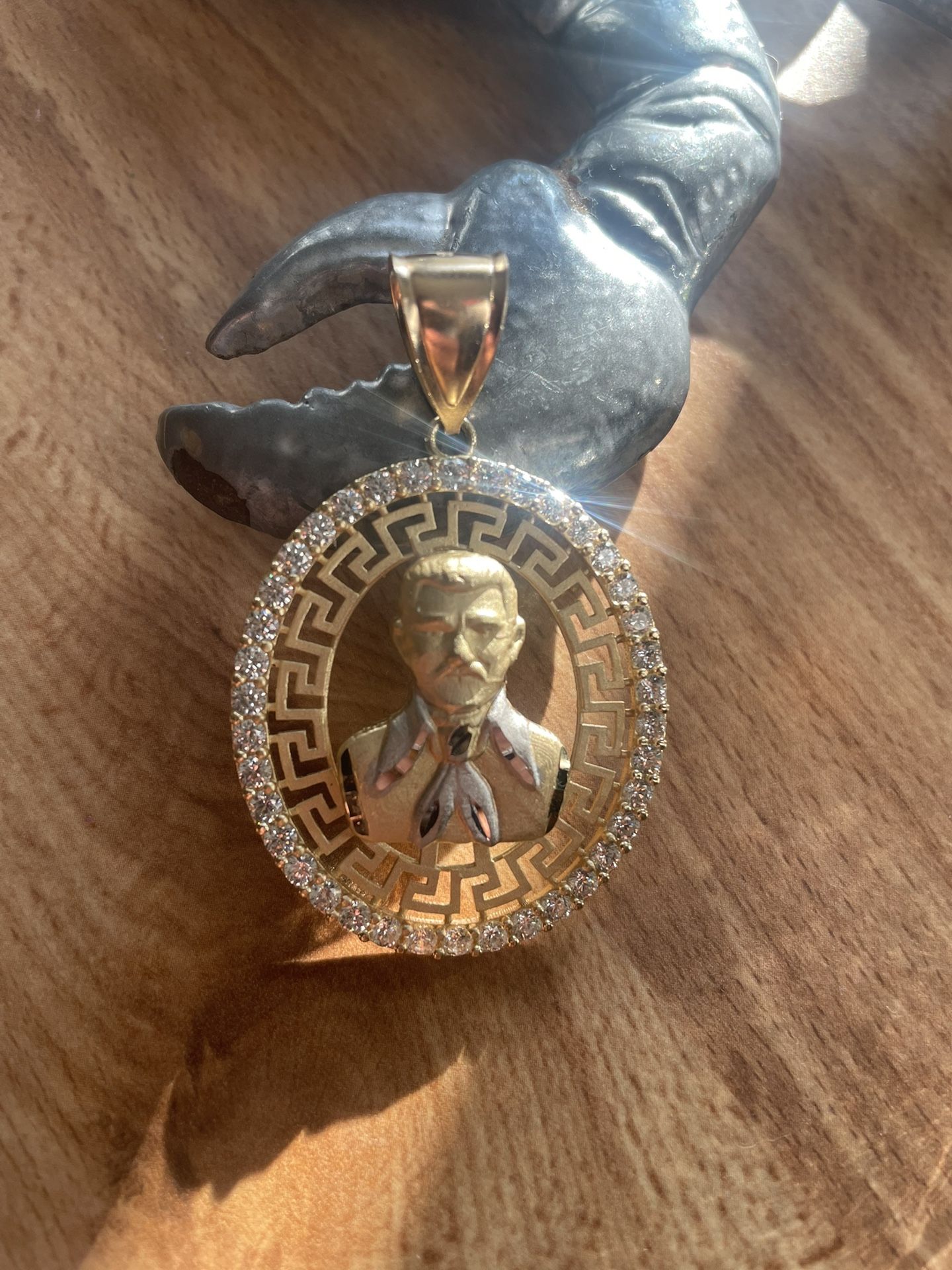 Malverde pendant