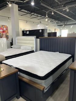 Classic bedroom set features classic Shaker style w/Two-tone finish