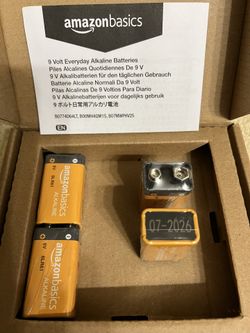 Amazon Basics 9 Volt Performance All - Purpose Alkaline Batteries - 4 Batteries