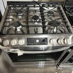 LG GAS stove slide In Never Used Retail 1500$ 