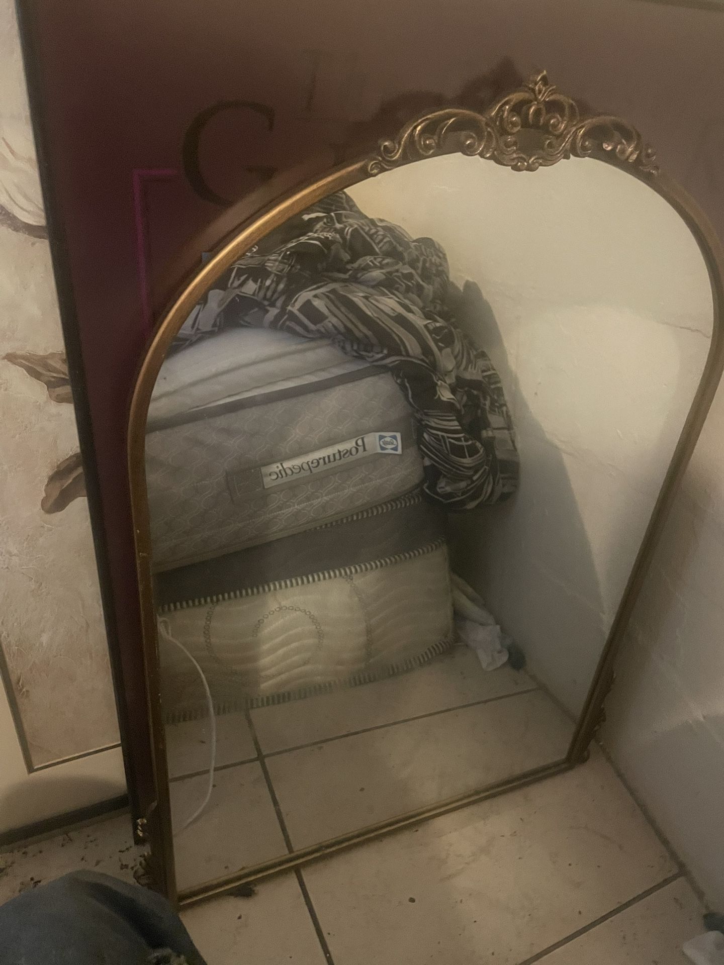 Mirror , Room/bathroom