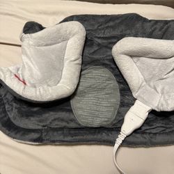 Neck and shoulder heating pad