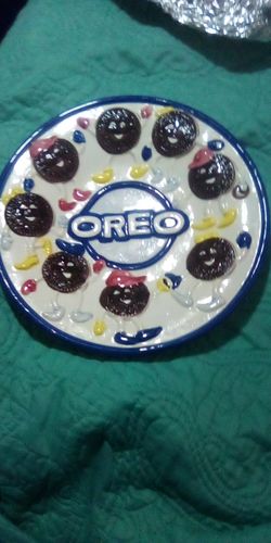 Oreo cookie plate