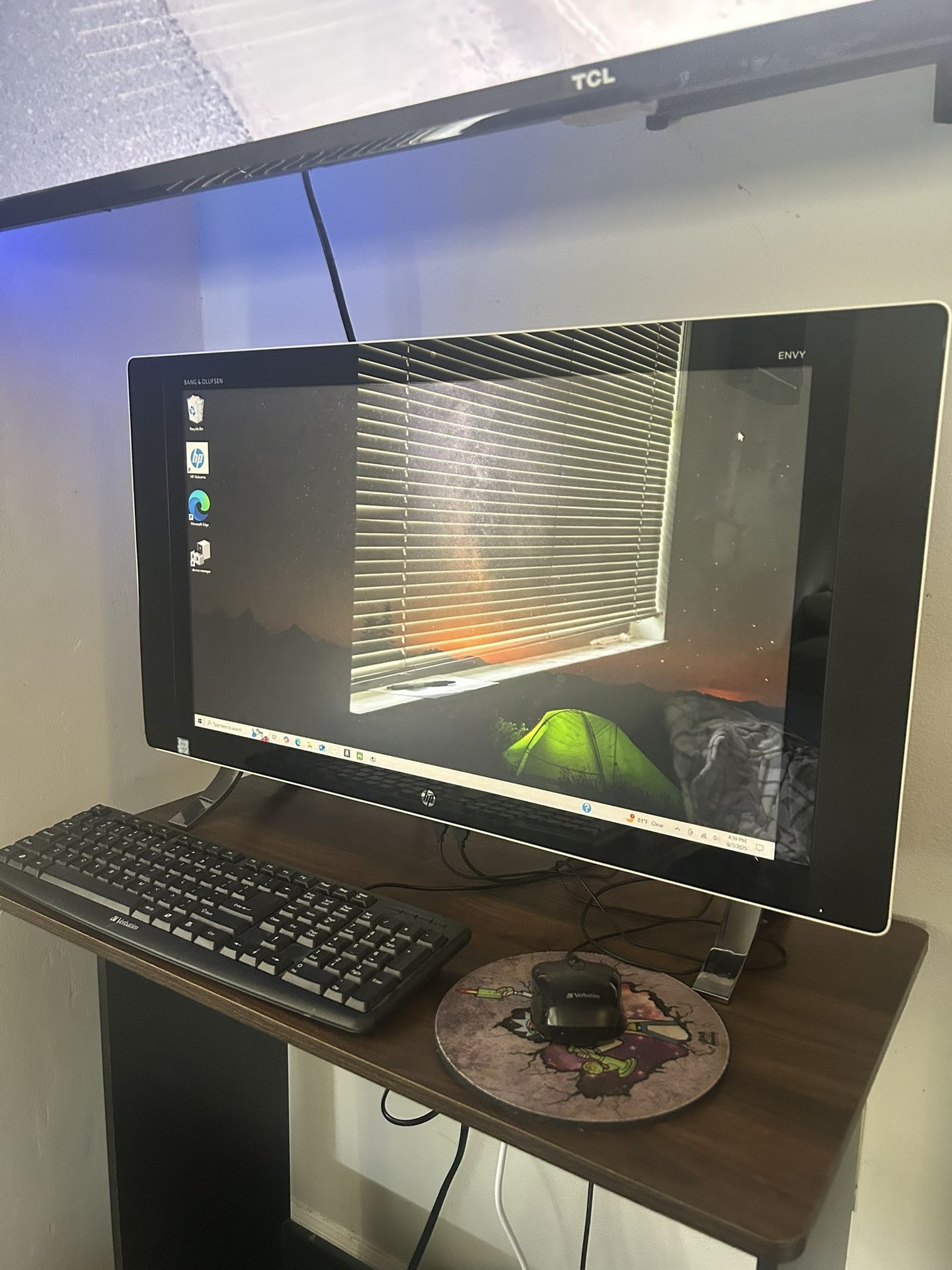 HP All In One Desktop 27” Monitor With Desk