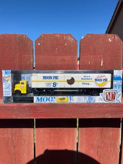 M2 Machines Moon Pie Semi-Truck