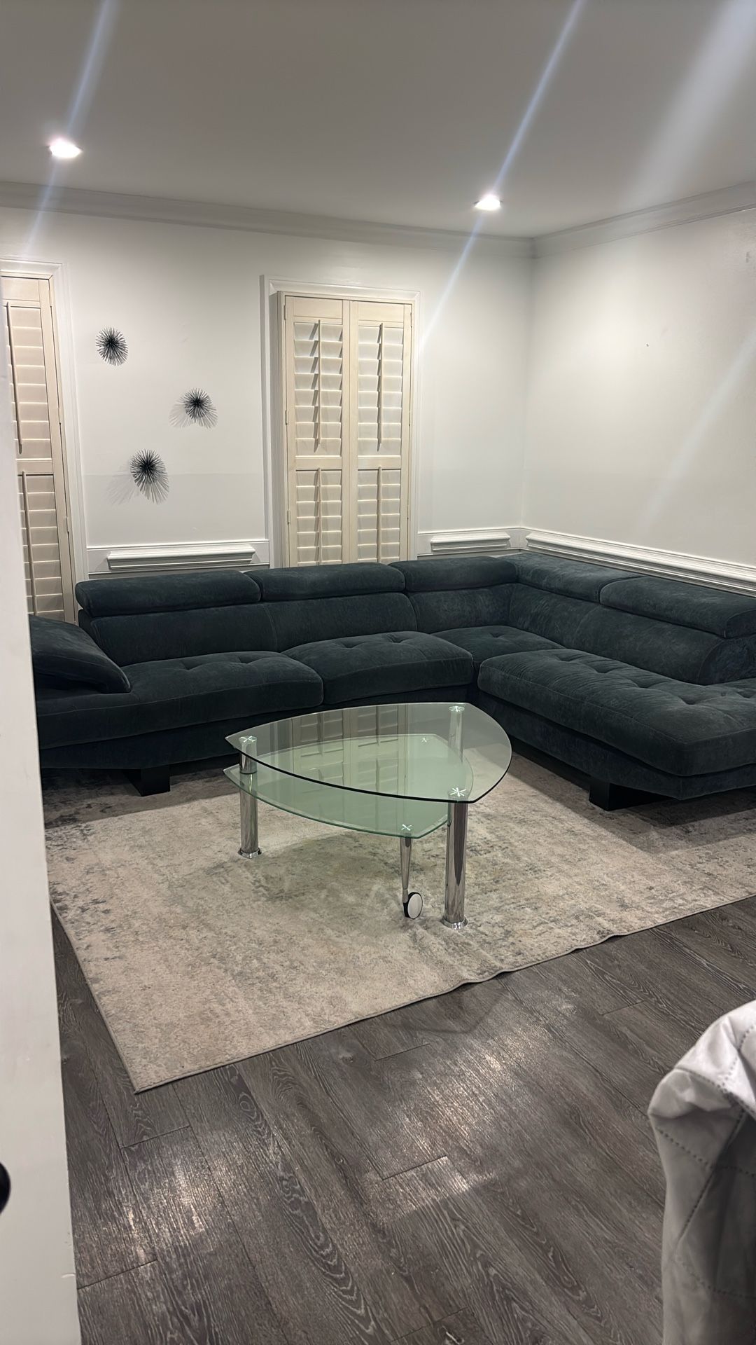 Sofá And Coffee Table