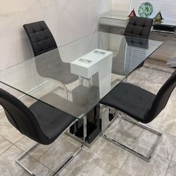 Like New Dining Table With 4 Leather Chairs