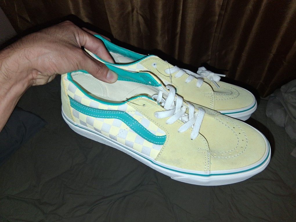 vans size 10.5 shoes 40 dollar each
