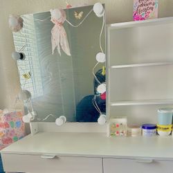 Makeup vanity Dressing Table With 3 Adjustable Light