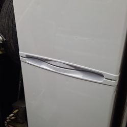 STUDIO SIZE REFRIGERATOR (DELIVERED)
