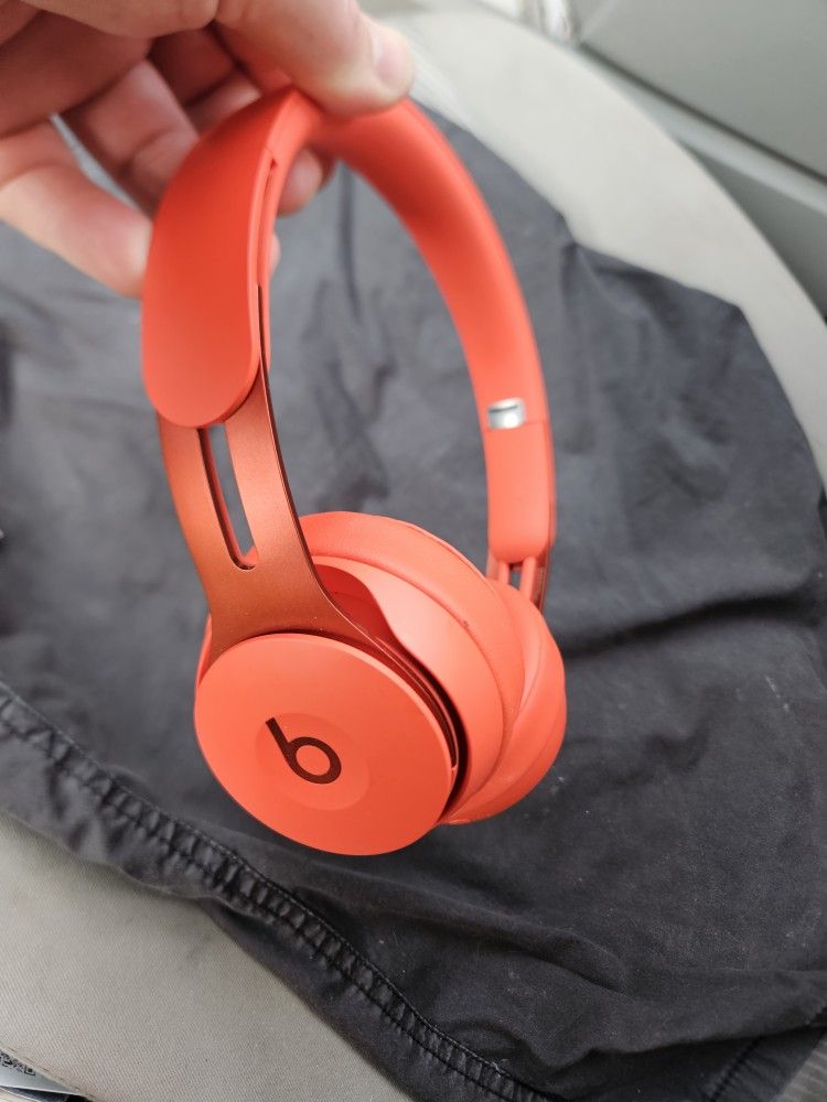 Beats Solo Pros