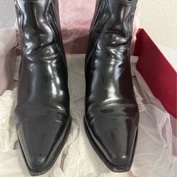 Valentino Garavani Black Leather Ankle Boots Size 39.5 Stud Detail Pointed Toe