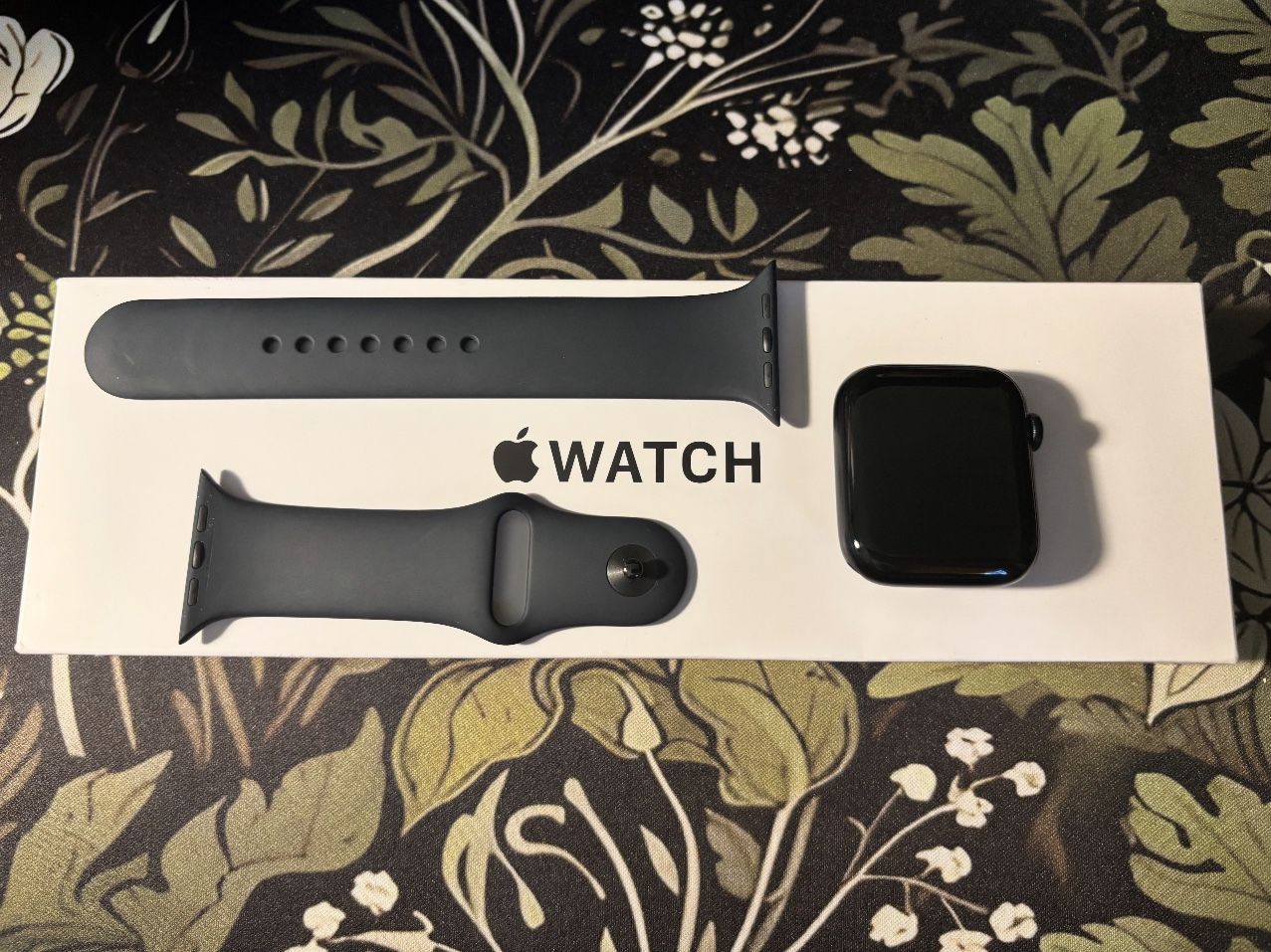 SE 44 Apple Watch