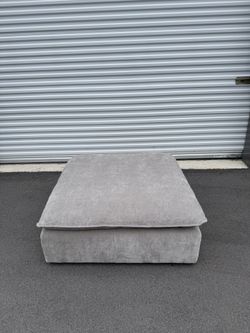🚚‼️FREE DELIVERY Sereen Fabric Ottoman – Like New