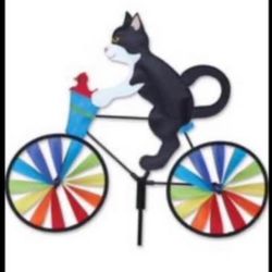 Brandnew  20 in. Bike Spinner - Tuxedo Cat