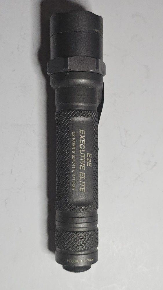 Surefire E2E Executive Elite Flashlight HARD To Find **Excellent Condition**